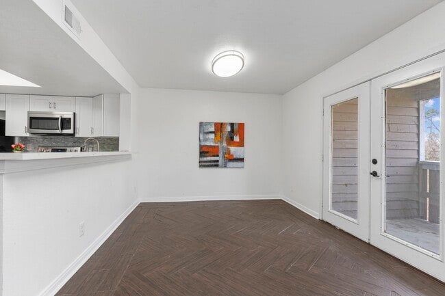 Building Photo - 4444 Victory Dr