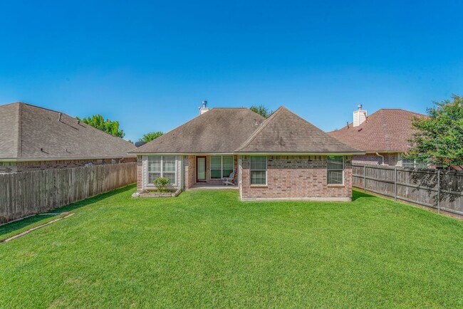 Building Photo - 3 Bed/ 2 Bath Home in Edelweiss Gartens Available for August Move In!