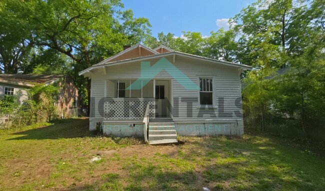 Building Photo - 806 Long Ave