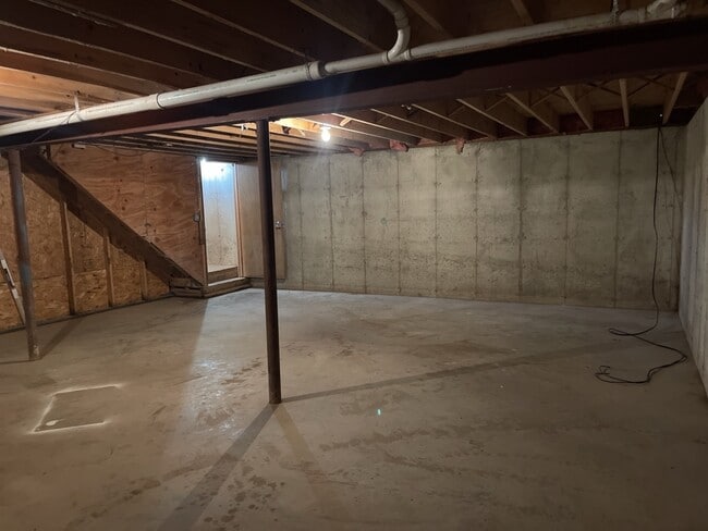 Building Photo - 479 Eisenhower St