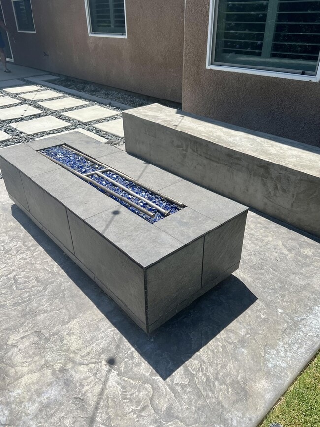 Building Photo - 233 Karen Ave