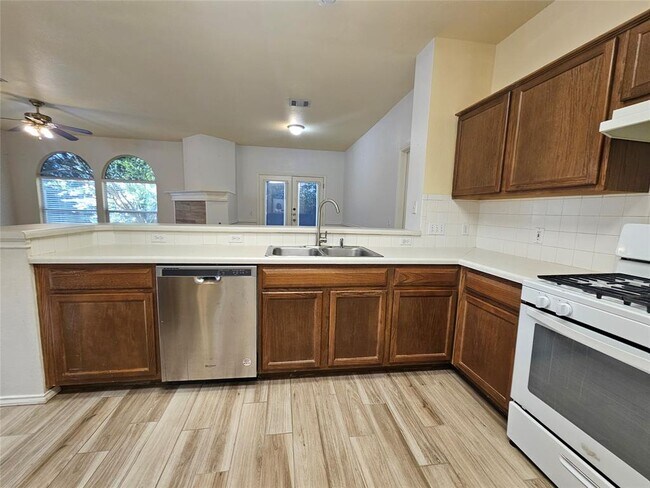 Building Photo - 8506 Hillrock Dr