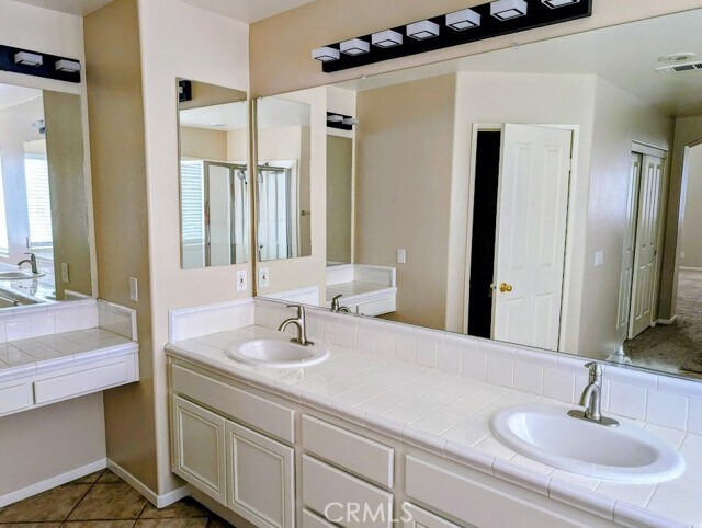 Building Photo - 41807 Cascades Ct
