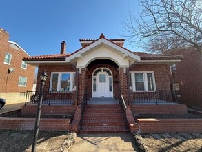 Building Photo - 3068 Bellerive Dr