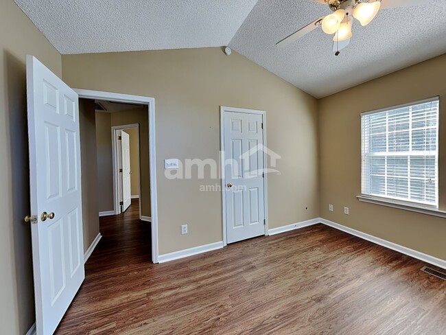 Building Photo - 2206 Coatsdale Ln