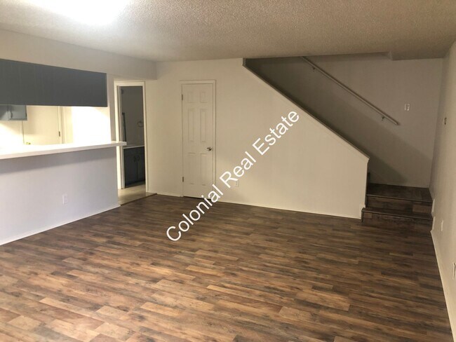 Building Photo - 801 Laurelwood Dr