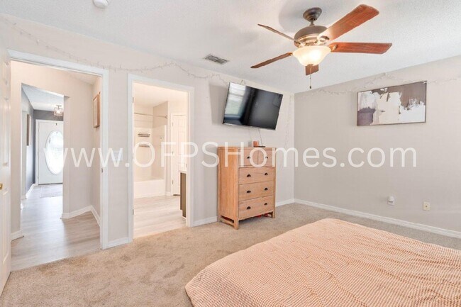 Building Photo - 405 Bobby Dr