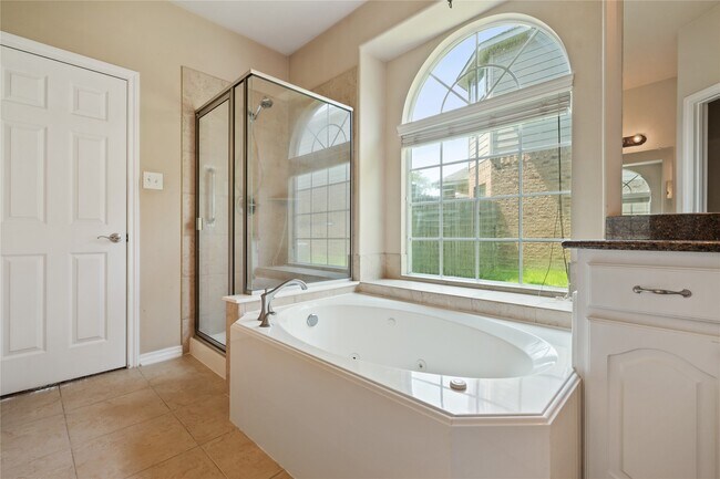 Building Photo - 20698 Oakhurst Meadows Dr