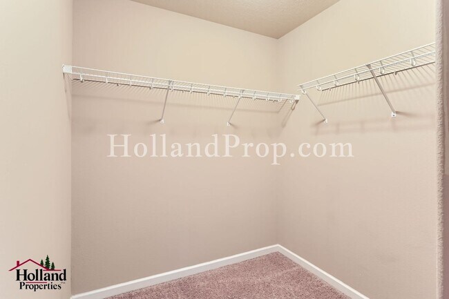 Building Photo - Wonderful home in Forest Grove near College