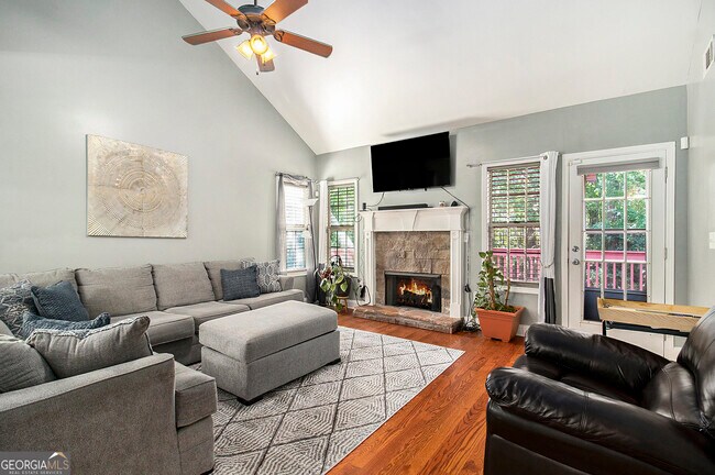 Building Photo - 4079 Essex Dr