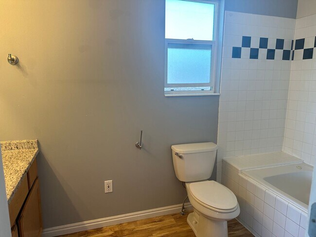 Building Photo - Beautiful 4 Bedroom Home in Layton!