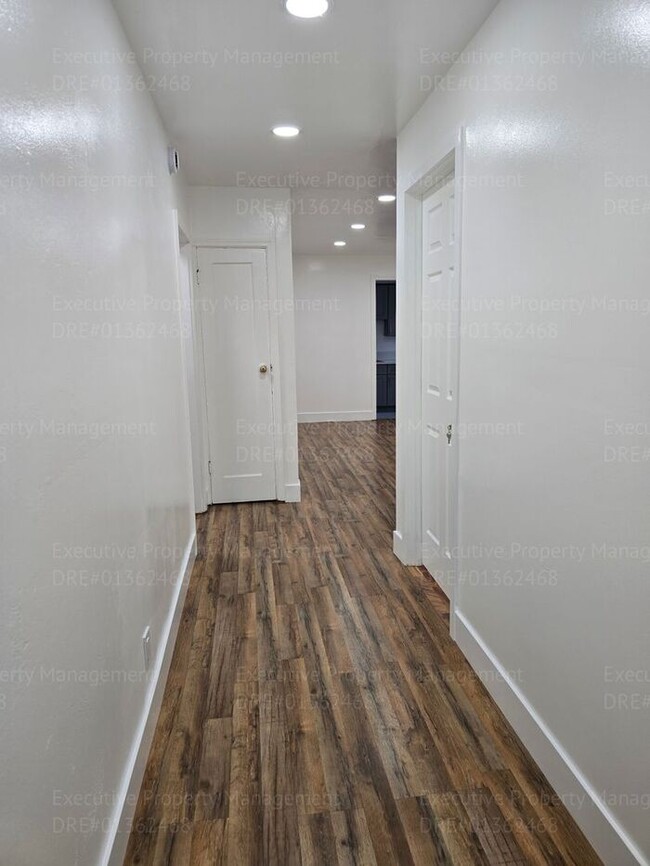 Building Photo - Remodeled 3 bedroom/ 1 bathroom