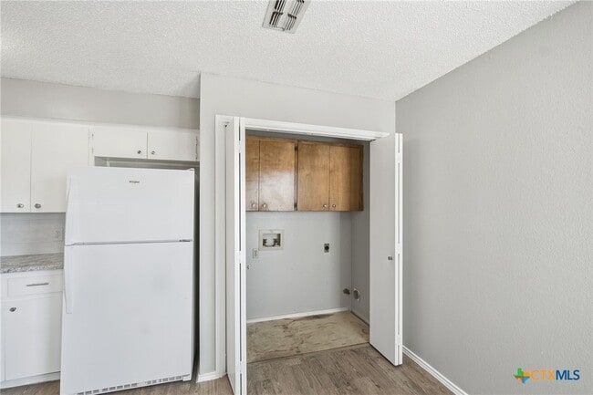 Building Photo - 409 Rawhide Loop