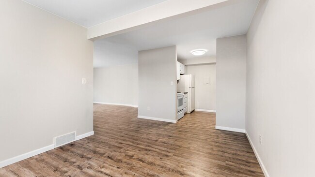 Building Photo - 1225 S Maple Rd