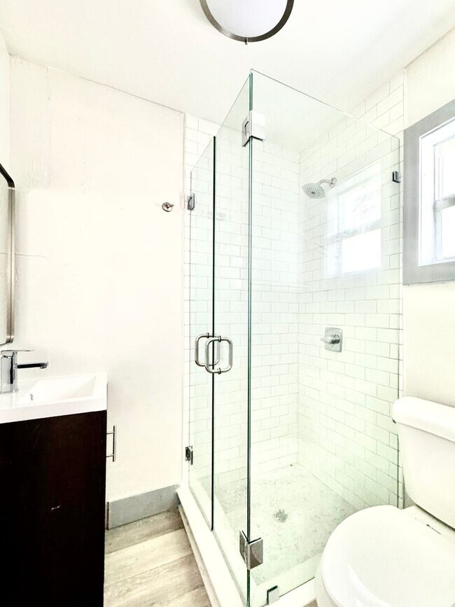 Building Photo - Fully Remodeled Three Bedroom Single Famil...