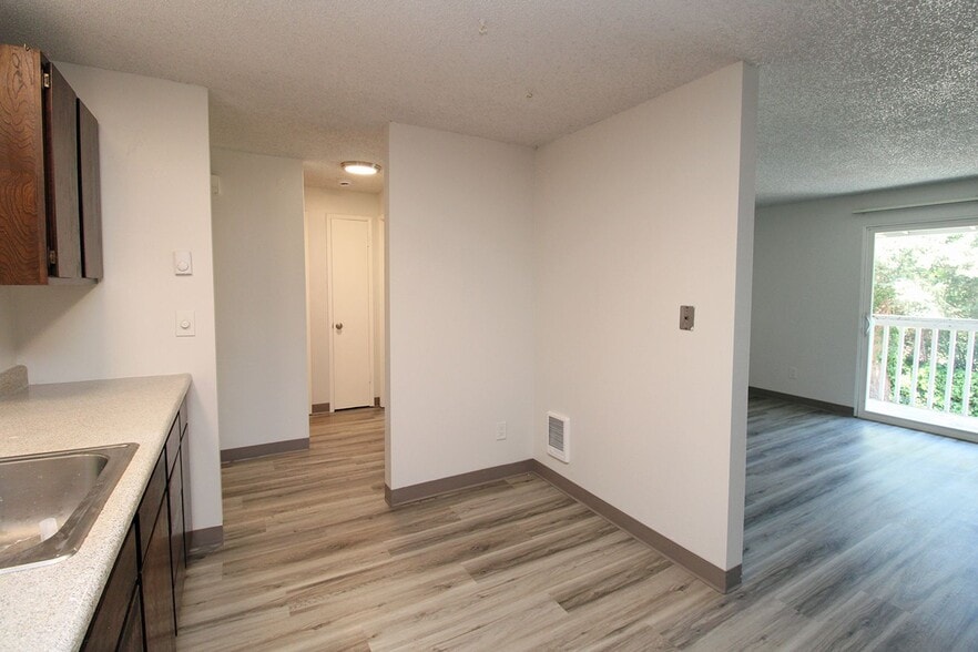 Building Photo - 5704 SW Beaverton Hillsdale Hwy