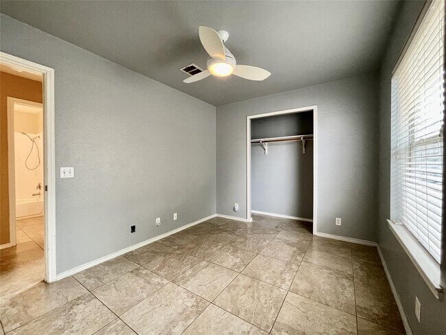 Building Photo - 318 Mitchell Dr