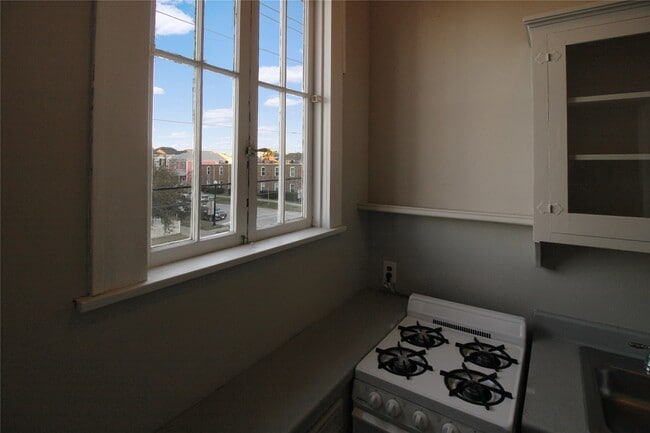 Building Photo - 1902 Church St