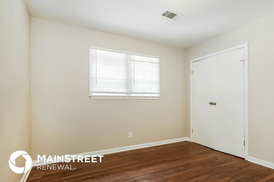 Building Photo - 690 Brooksdale Dr