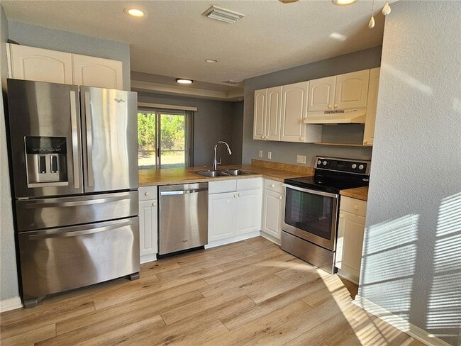 Building Photo - 8470 Drolet Ave