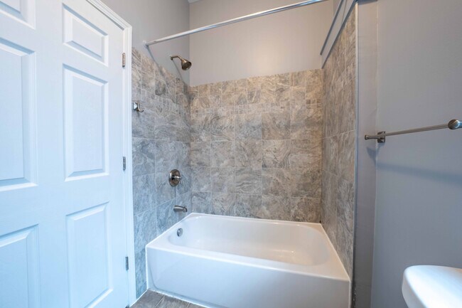 Building Photo - 1422 Lyon St