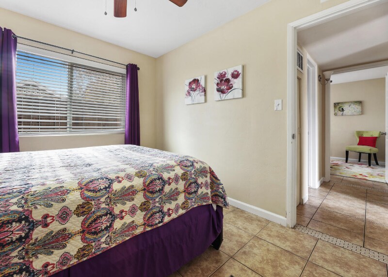 Building Photo - 718 N Floral St