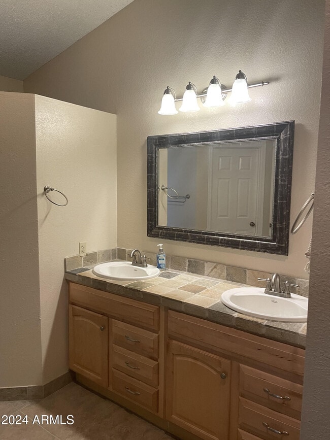Building Photo - 3630 E Goldfinch Gate Ln