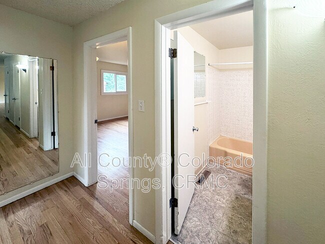 Building Photo - 2122 Meyers Ave
