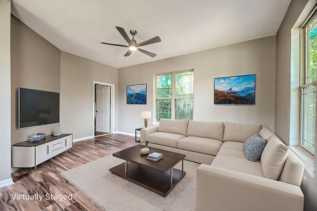 Building Photo - Knoxville 37914 - CHARMING 2 BEDROOM 1 BATH HOME WITH BONUS LOT! Contact Lisa Vineyard & Shannon ...