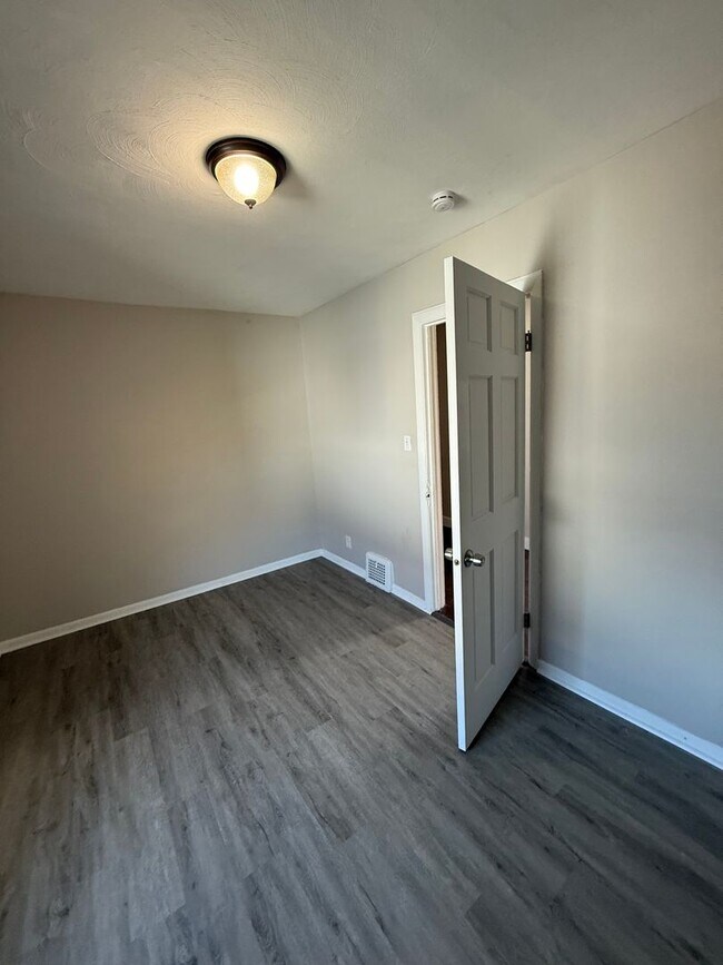 Building Photo - SECTION 8 and EDEN Accepted!! Your Newly Renovated Dream 5 Br Home Awaits!!