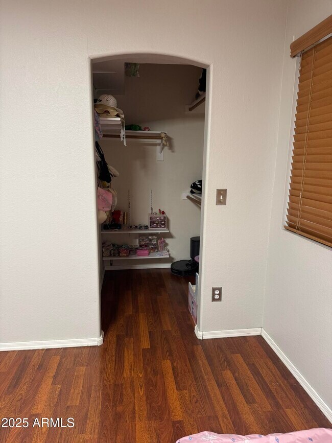 Building Photo - 820 N Owl Dr