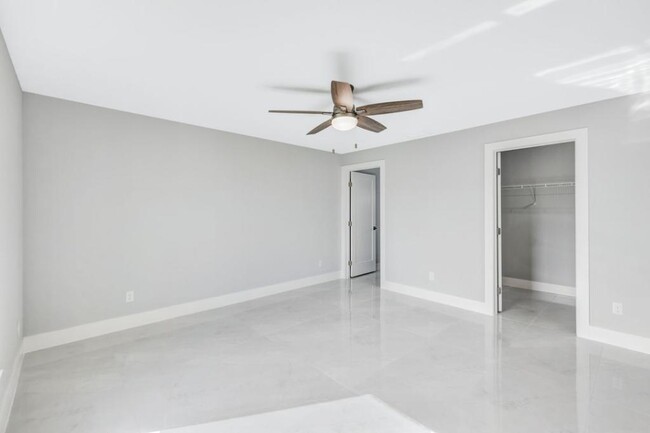 Building Photo - 23 NE 16th Pl