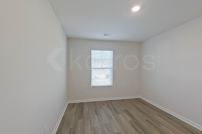 Building Photo - 117 Inez Ave