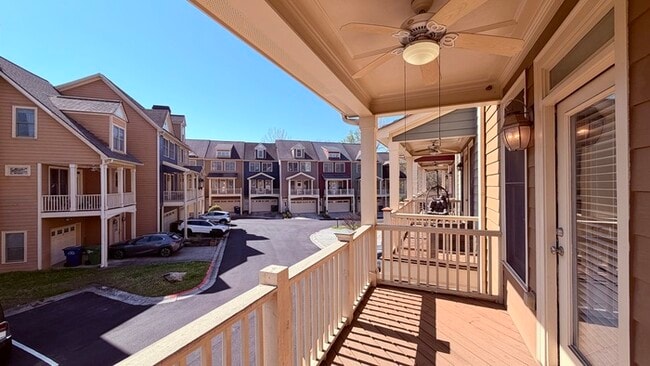 Building Photo - Perfect West Midtown Location! 4 Bedroom Townhouse, Granite, Hardwood Floors