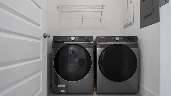 Building Photo - 15318 Lebeau Lp