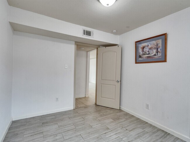 Building Photo - 1701 Upland Dr