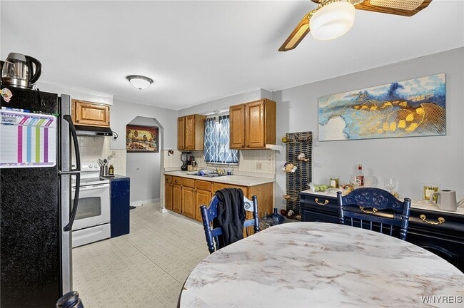 Building Photo - 116 Springville Ave