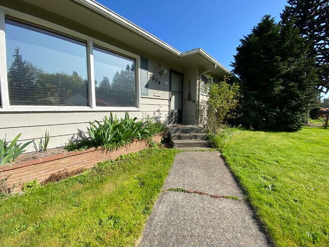 Building Photo - Massive Fenced Yard, Spacious 3BR Near Hospital, Shopping & Waterfront in Prime Bellingham Location