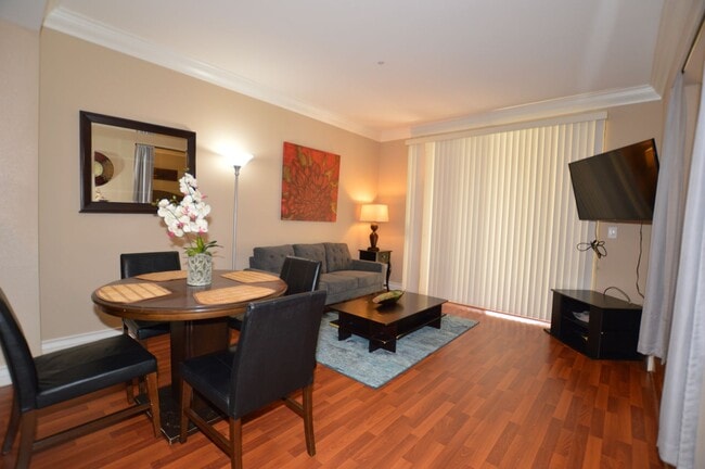 Building Photo - Meridian STUDIO Condo Fully Furnished w/Ma...