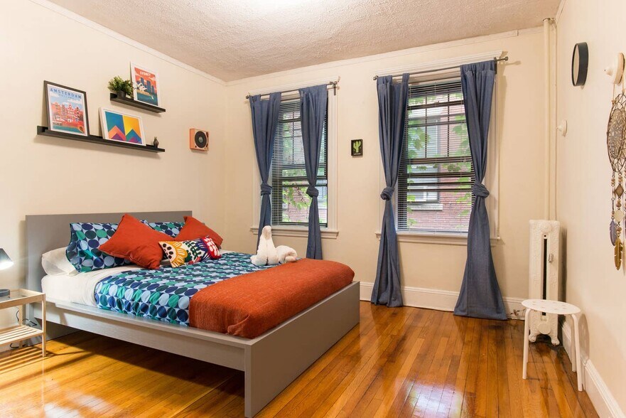 Building Photo - 1249 Beacon St