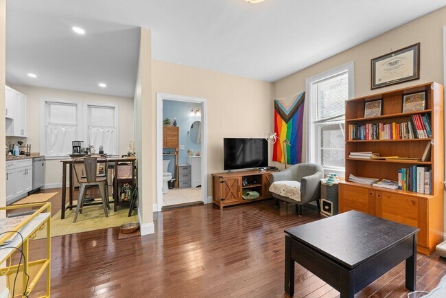 Building Photo - 6 W Cottage St