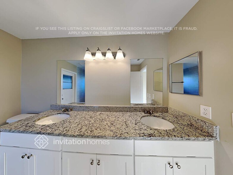Building Photo - 2206 Fairmont Cir