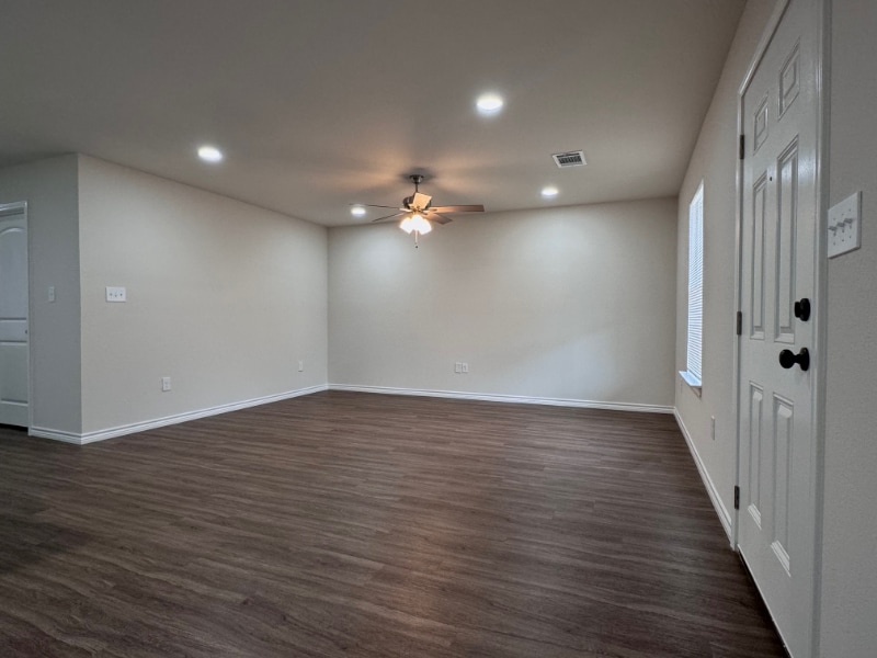 Building Photo - 102 Pecan Dr