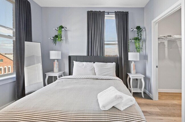 Building Photo - 95 Broadway-SI ID1240351P