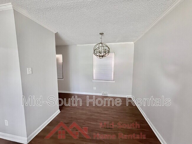 Building Photo - 2050 Sharon Ln