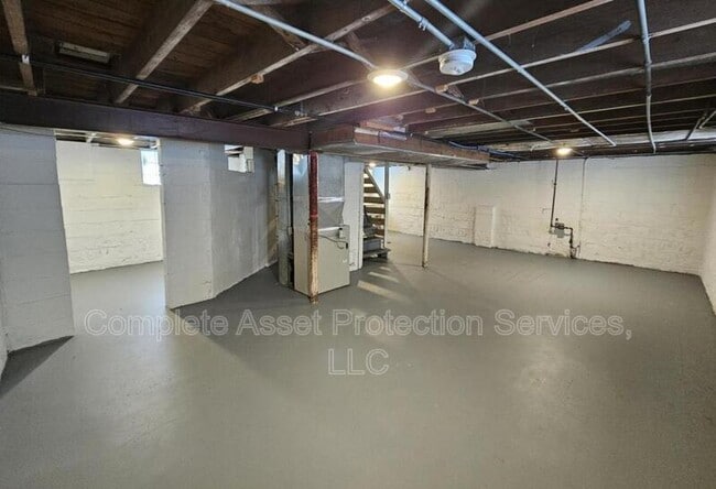 Building Photo - 3145 Pkwy N St