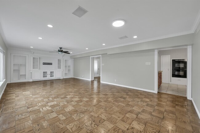 Building Photo - 3215 Milburn St