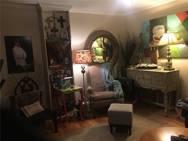 Building Photo - 101 S W Ave