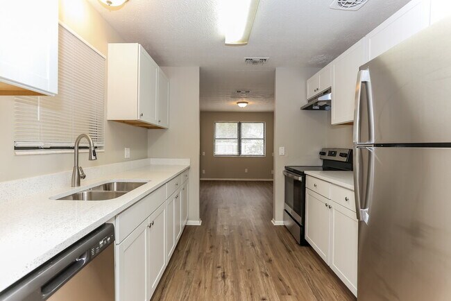 Building Photo - 2387 Betsy Dr