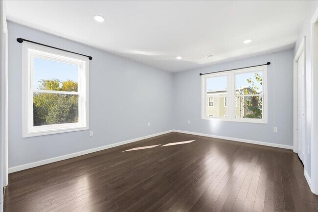 Building Photo - 225 Freeman Ave